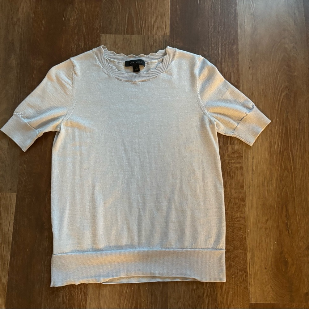 Ann Taylor Cream Blue Short Sleeve Tee